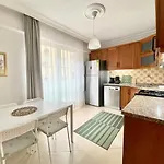 Apartment & Spacious Flat - No5