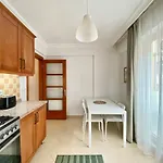 Apartment & Spacious Flat - No5 *