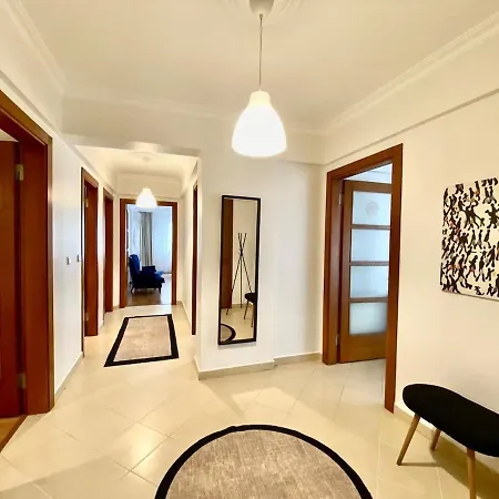 & Spacious Flat - No5 Апартаменты *