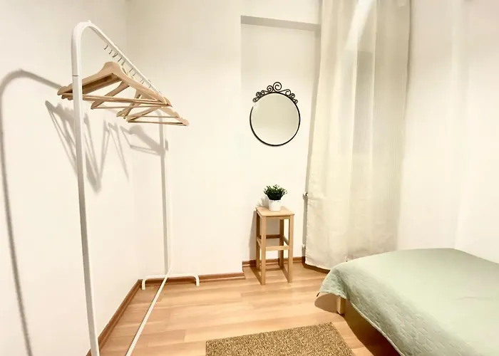 & Spacious Flat - No5 Апартаменты *