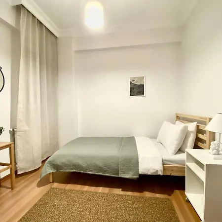 Apartment & Spacious Flat - No5