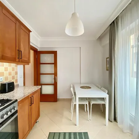 Apartment & Spacious Flat - No5 *