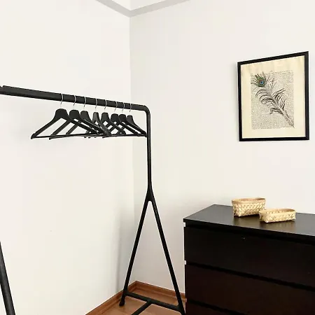 & Spacious Flat - No5 Апартаменты