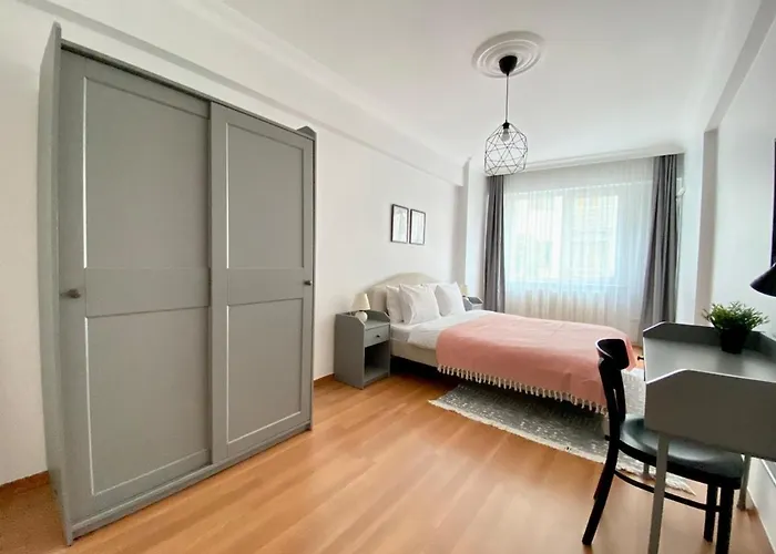 & Spacious Flat - No5