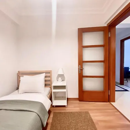 Апартаменты & Spacious Flat - No5 *