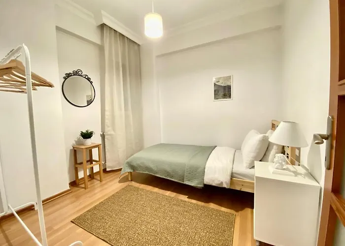 & Spacious Flat - No5 *