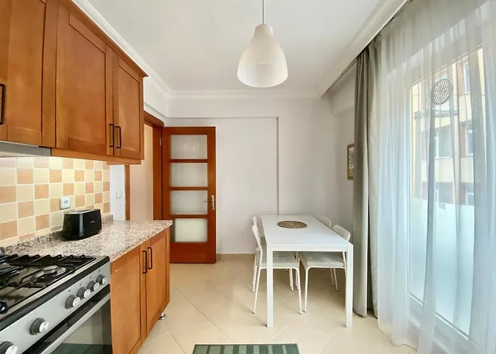Apartment & Spacious Flat - No5 *