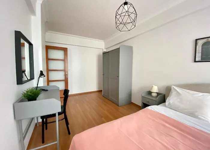 Apartment & Spacious Flat - No5 *