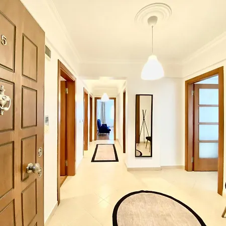 & Spacious Flat - No5